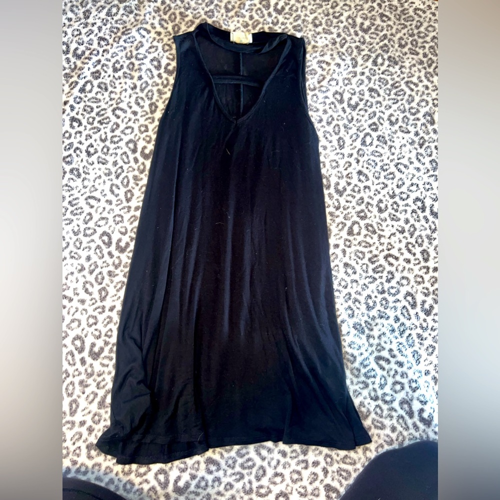 Size large black simple dress